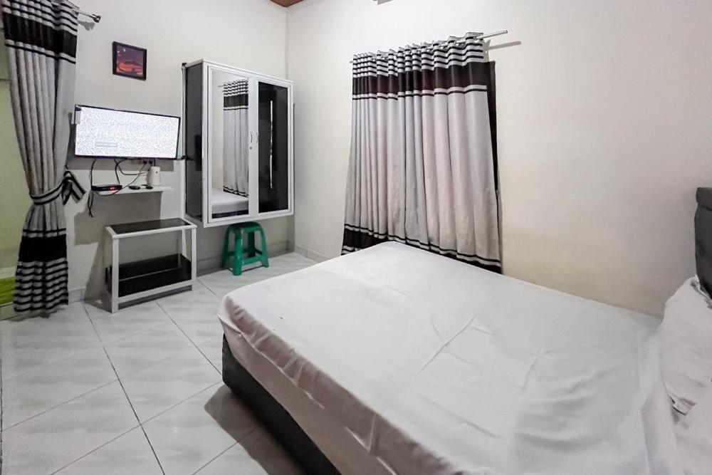 Kostel 99 Pangkal Pinang Redpartner Hotel Buitenkant foto