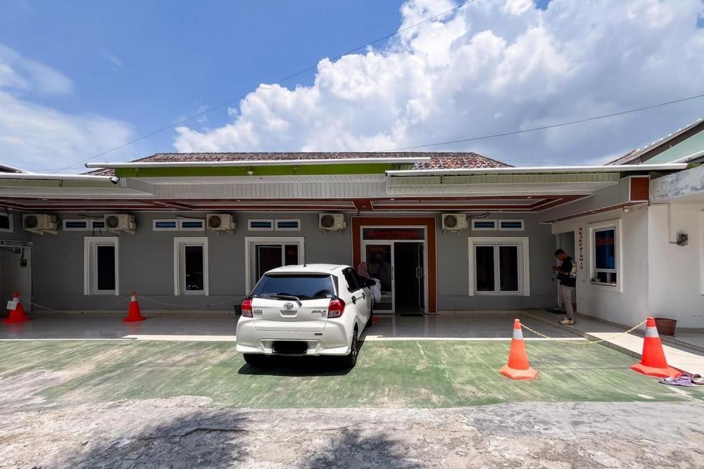 Kostel 99 Pangkal Pinang Redpartner Hotel Buitenkant foto