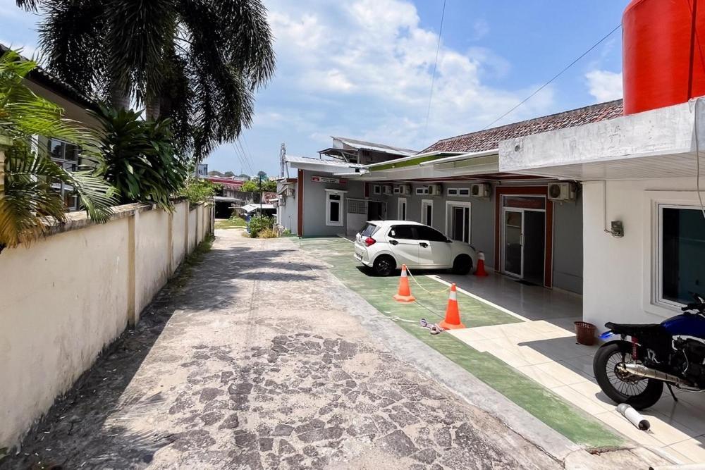 Kostel 99 Pangkal Pinang Redpartner Hotel Buitenkant foto