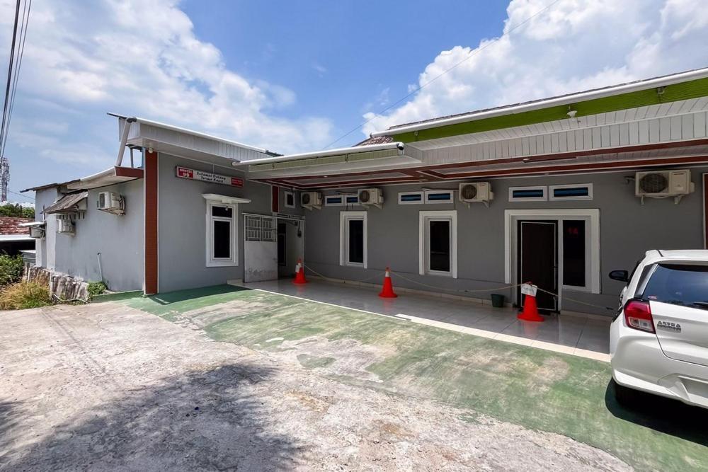 Kostel 99 Pangkal Pinang Redpartner Hotel Buitenkant foto