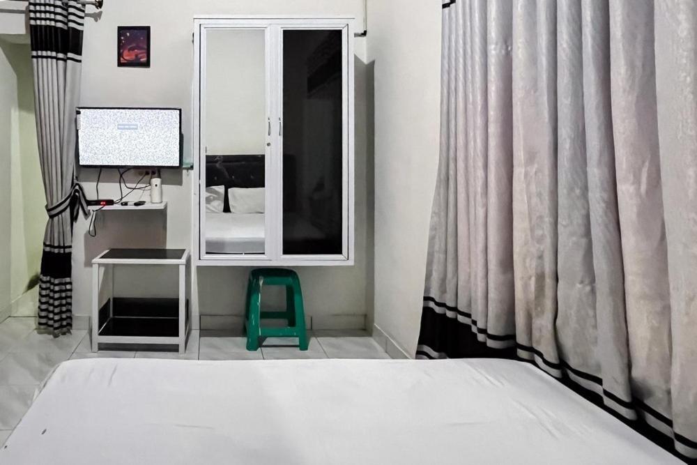 Kostel 99 Pangkal Pinang Redpartner Hotel Buitenkant foto