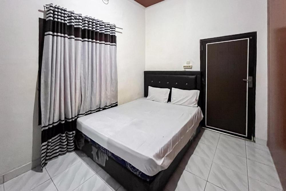 Kostel 99 Pangkal Pinang Redpartner Hotel Buitenkant foto