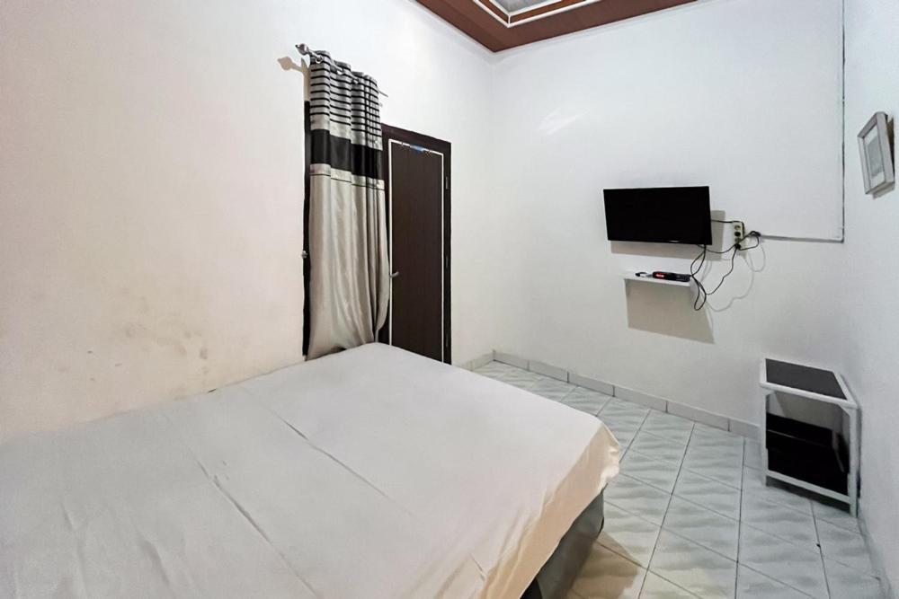 Kostel 99 Pangkal Pinang Redpartner Hotel Buitenkant foto