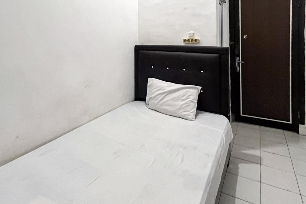 Kostel 99 Pangkal Pinang Redpartner Hotel Buitenkant foto