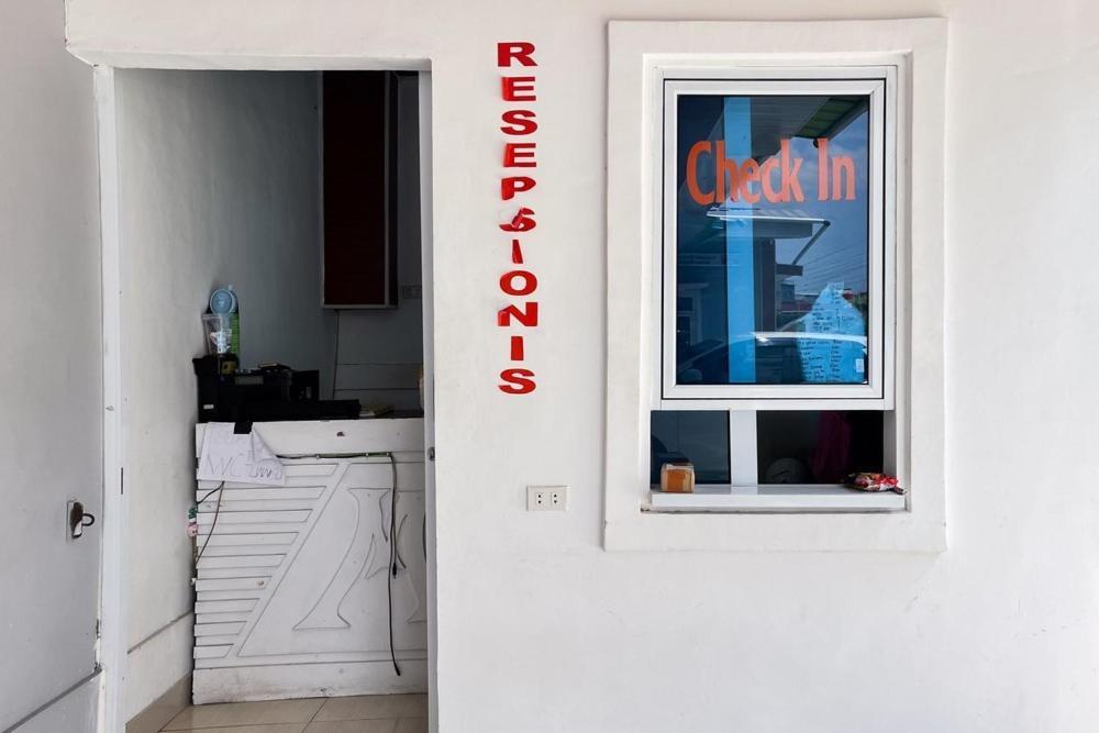 Kostel 99 Pangkal Pinang Redpartner Hotel Buitenkant foto