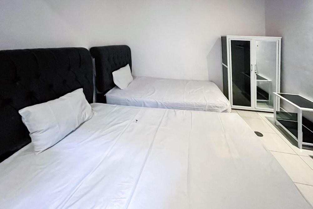 Kostel 99 Pangkal Pinang Redpartner Hotel Buitenkant foto