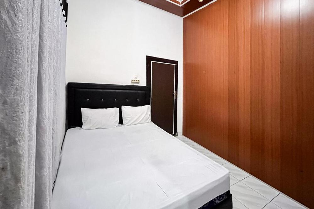 Kostel 99 Pangkal Pinang Redpartner Hotel Buitenkant foto